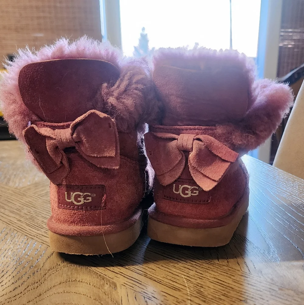 Uggs - Picture 1 of 6